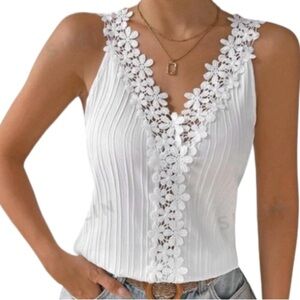 NWT Floral Lace White Top Size XL